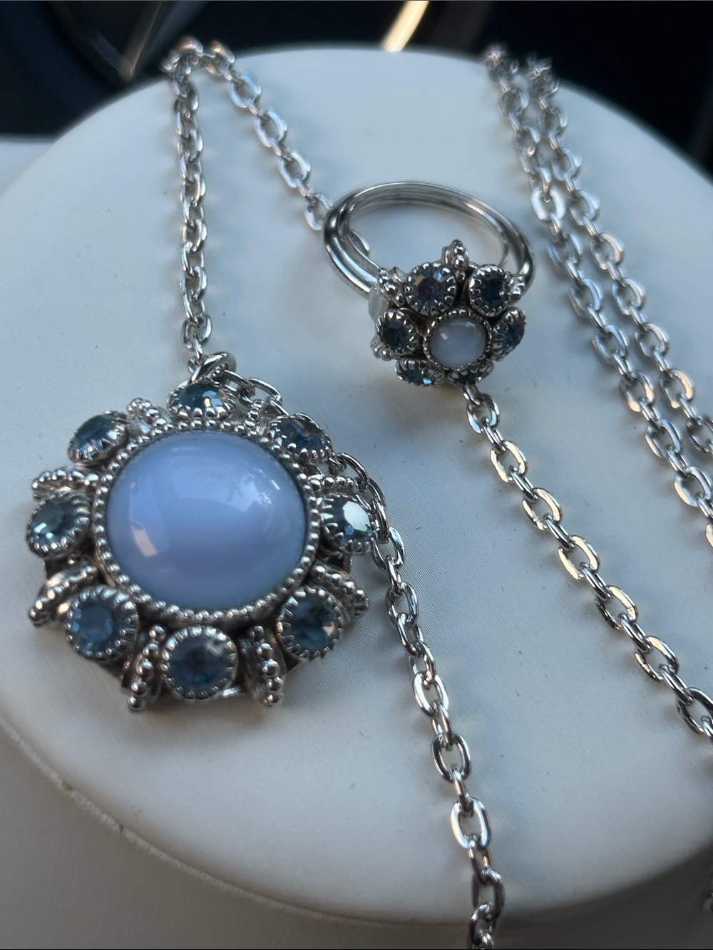Vintage Avon "Moon Magic" 24” Necklace Ring (5-7.25) Set